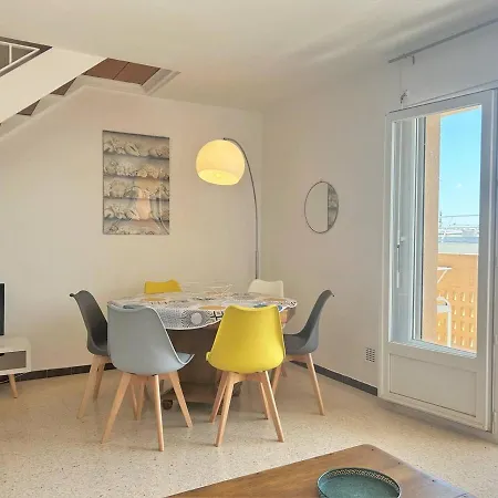 Apartment Renove 3 Pieces, Terrasse, Parking Et Climatisation, Proche Centre Et Au Lavandou - Fr-1-251-513 *