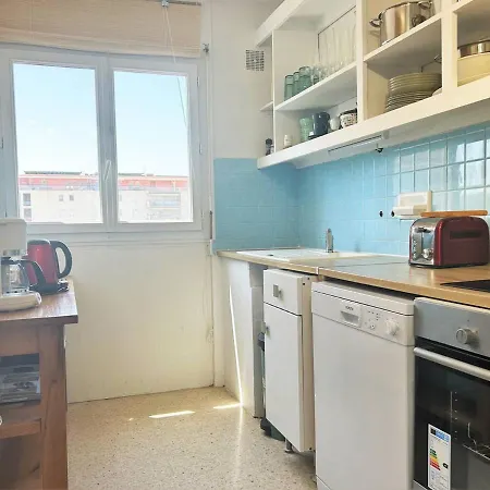 Apartment Renove 3 Pieces, Terrasse, Parking Et Climatisation, Proche Centre Et Au Lavandou - Fr-1-251-513