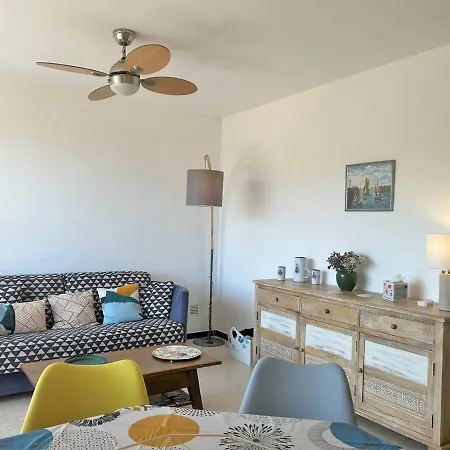 Apartment Renove 3 Pieces, Terrasse, Parking Et Climatisation, Proche Centre Et Au Lavandou - Fr-1-251-513 Le Lavandou